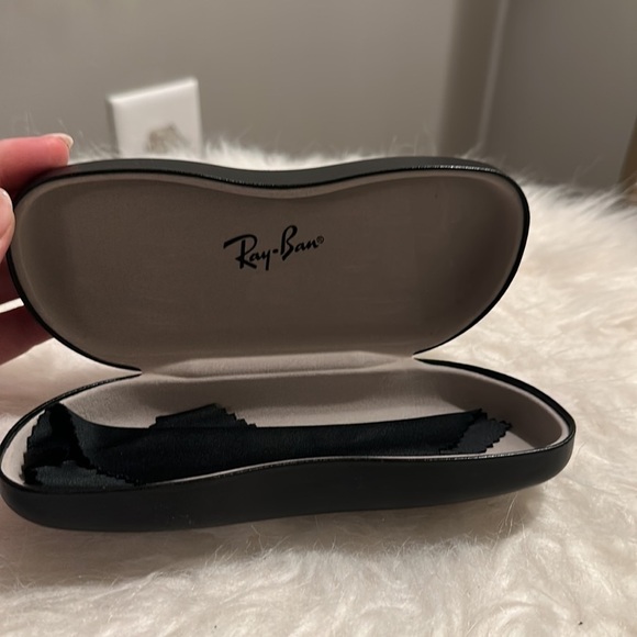 Ray-Ban Sunglasses Case - Picture 2 of 3